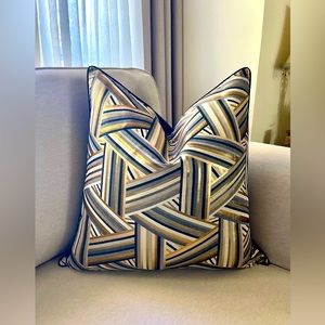 Luxury Black and gold pattern glam pillow cover                        S/ 22 x22